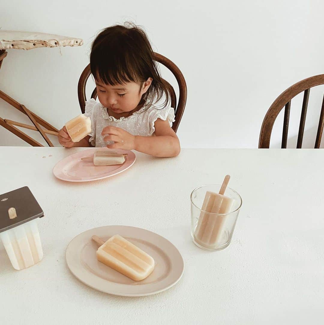 yuiのインスタグラム：「homemade ice lolly 🍨 one of Summer fun !」