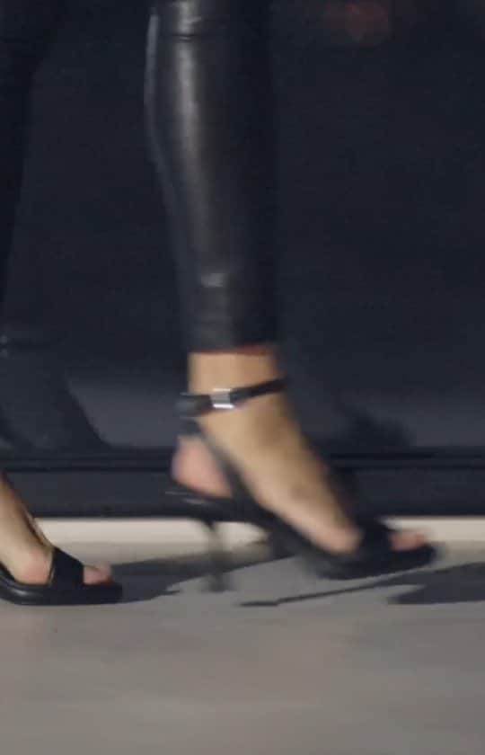 ジャネット&ジャネットのインスタグラム：「Glam Summer with black heeled sandals! Find them - link in bio.  #janetandjanet #ss22」