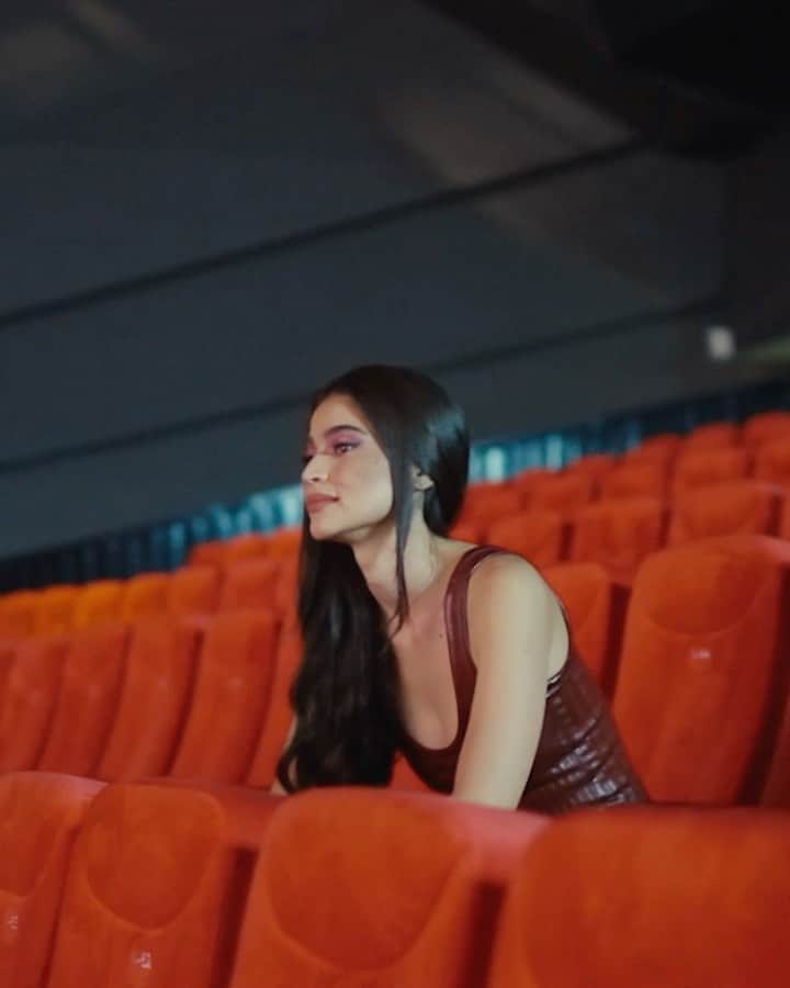 アン・カーティスのインスタグラム：「A lot of feels whilst watching the private preview of Luv-Anne: The Documentary Concert Film. 🥹 Tonight it premieres to the world on @vivamaxph at 8pm. Hope you all enjoy as I share a piece of my heart and of course, my improved voice 😂  Huge thank you to Direk @hiromi_uematsu, my writer @g3cafe & @patrckmartin + the whole @litlabstudios team for piecing it all so beautifully together. I can’t wait to show this to Dahlia one day 🤍」