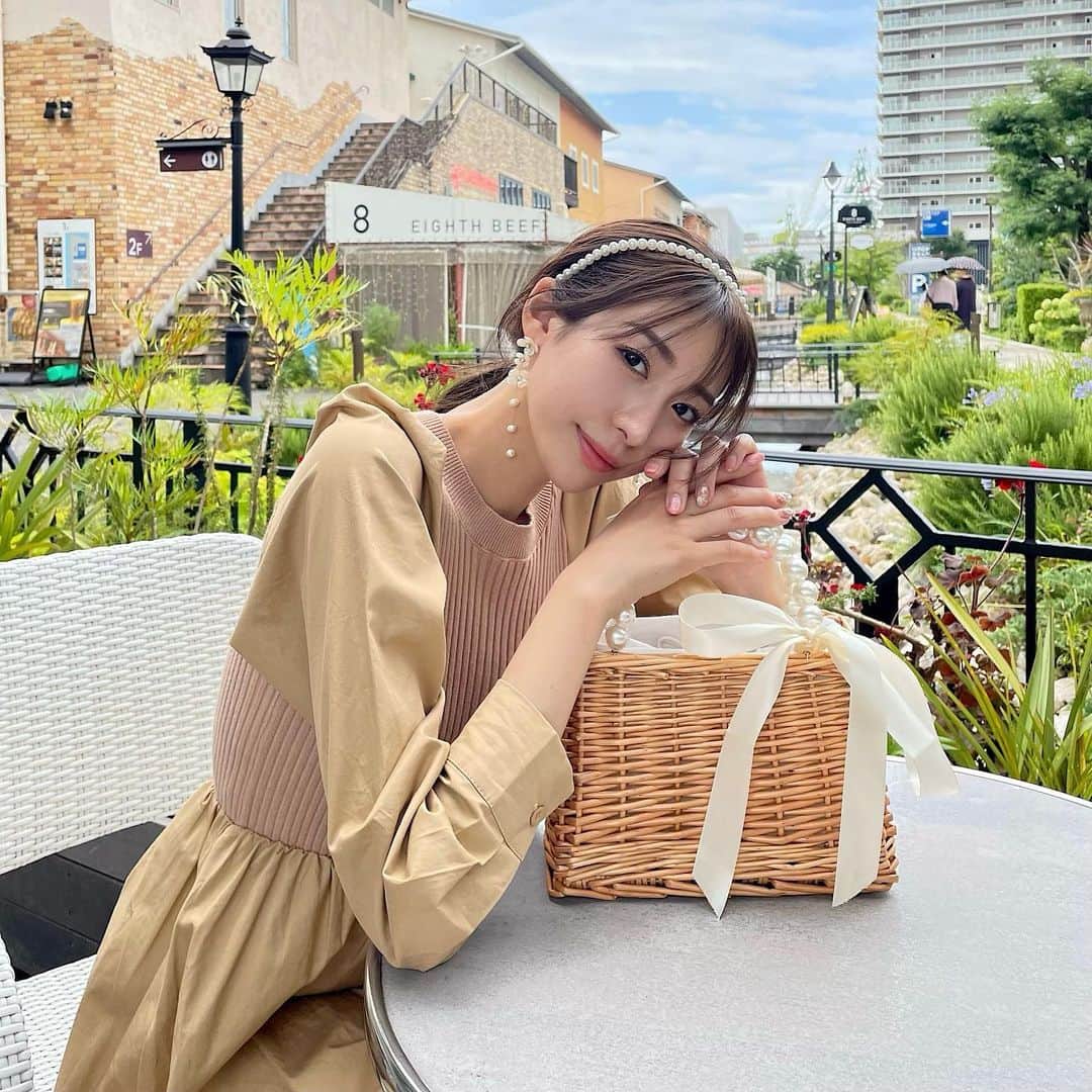 藤田麻里のインスタグラム：「今日は久しぶりのOFF🤭💞  とにかくいっぱい寝た幸せ〜！  👜 @jemica_tokyo  ピアスとバッグお気に入り♡ パールが本当にかわいすぎるー！ この夏たくさん使う🥰✨✨  #jemica#ジェミカ」