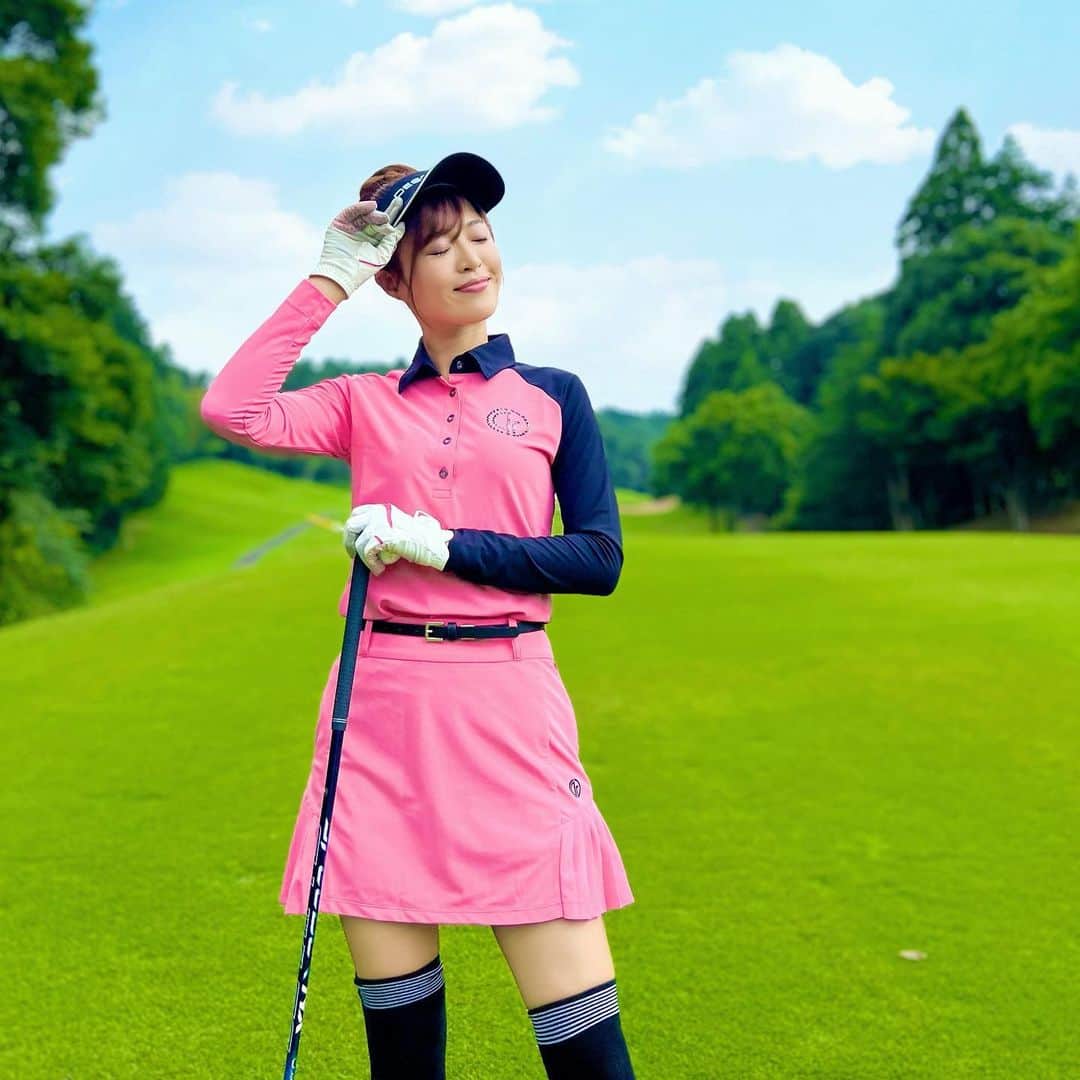 のインスタグラム：「展示会で注文したセットアップきた❤️ @cpggolf_official ピンク可愛い⛳️⛳️  #ゴルフ#ゴルフ女子#cpg #ゴルフウェア#ゴルフコーデ#ゴルフコーディネート」