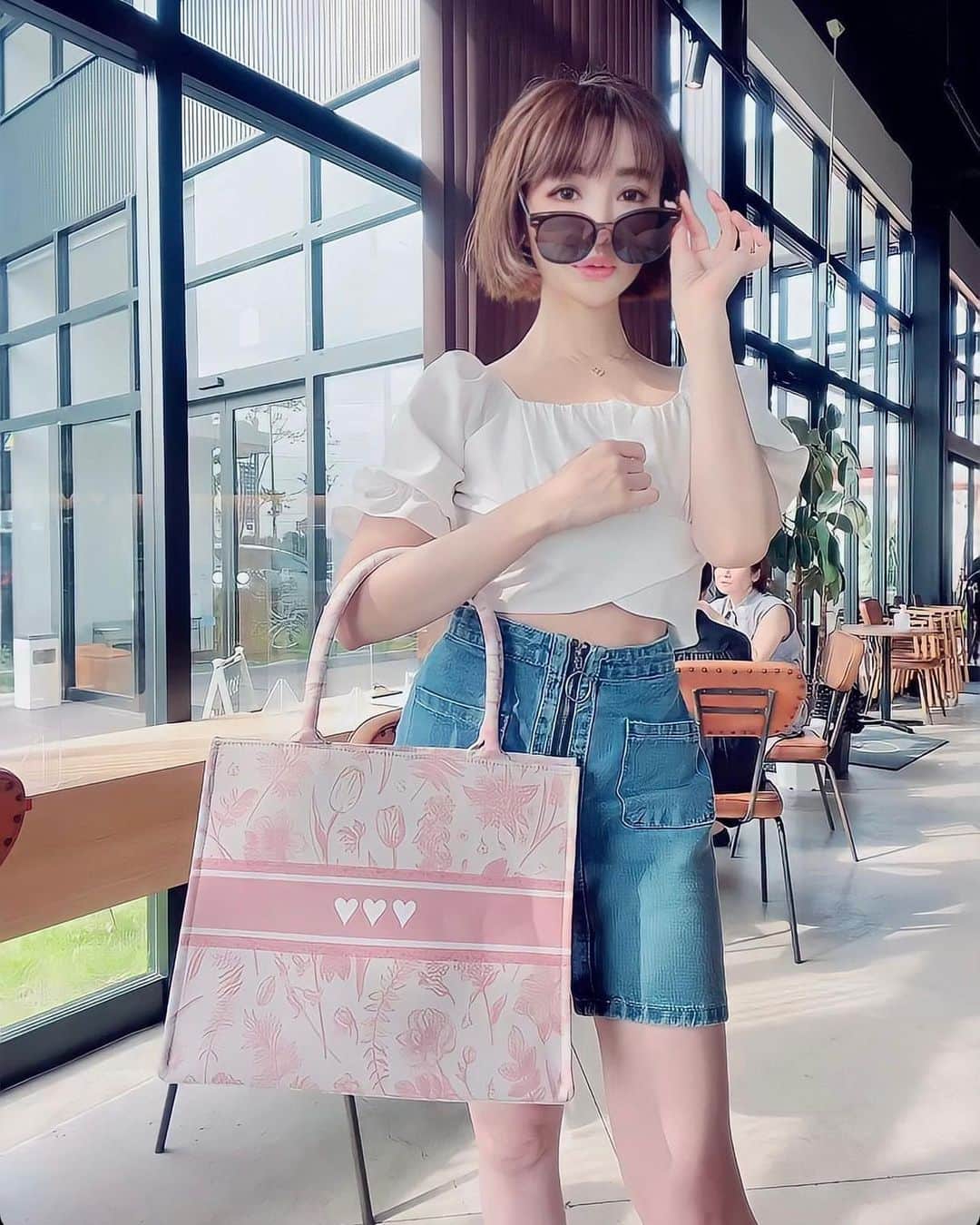 のインスタグラム：「@eris___official  好きな文字入れ出来るバッグ♡  去年は娘の名前、イニシャルのバッグもオーダーしたんだけど 今回は♡３つに😉❤️  大容量で凄い活躍してくれる✨✨」