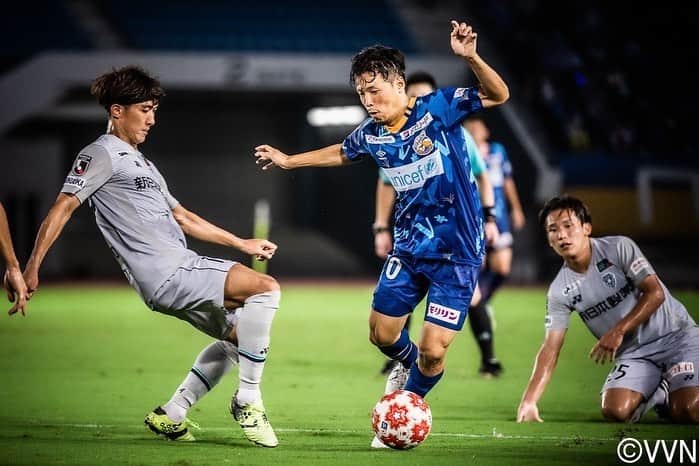 大竹洋平のインスタグラム：「. 天皇杯vs福岡 @tanabe_sotan  まだまだお互い頑張ろう👍 #vvaren #nagasaki  #vファーレン長崎 #アビスパ福岡 #大竹洋平 #田邉草民」