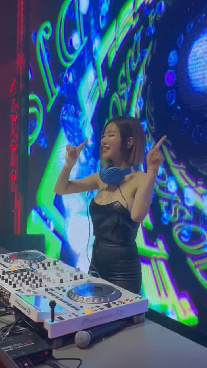 Dj Sodaのインスタグラム：「결국 틱톡 노래를 만들어버림 하핫💃❤️‍🔥 Have you listend to my new song “TikTok”? @lnytnz  I will share the TikTok Dance Challenge soon, so you can try it out ! 🥰🥰」