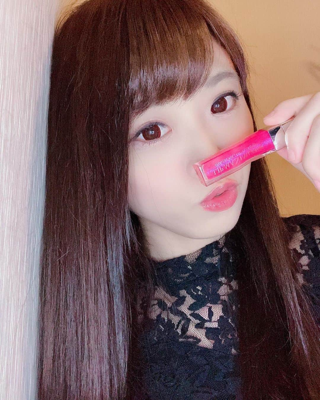 黒崎みかのインスタグラム：「グロス大好き♡(*'▽'*)♪  #黒崎みか#セクシー女優#グロス」