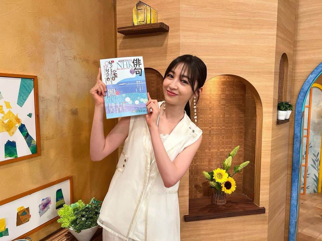 上西星来さんのインスタグラム写真 - (上西星来Instagram)「明日、7月17日（日）放送の「NHK俳句」に出演します！題は「虹」！  久しぶりの句づくりに戸惑いつつ、自信作を発表させていただきました🫡 スタジオトークも和やかな雰囲気で楽しかったです☺️  衣装 @natsumi.okumura   stylist @hizuki__am2.00  可愛い衣装をいつもありがとうございます♡」7月16日 22時09分 - seira_jonishi_tpd