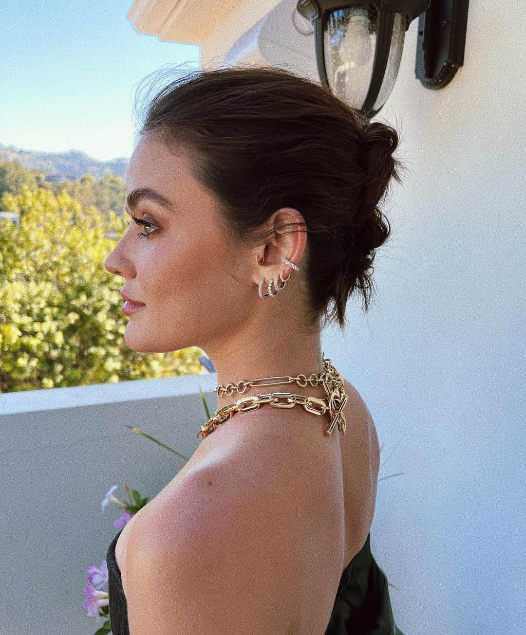 Kristin Essのインスタグラム：「Another dreamy day, another dreamy updo @lucyhale 🖤 makeup by @kdeenihan obviously. no better days than the ones spent “working” w my girls.」