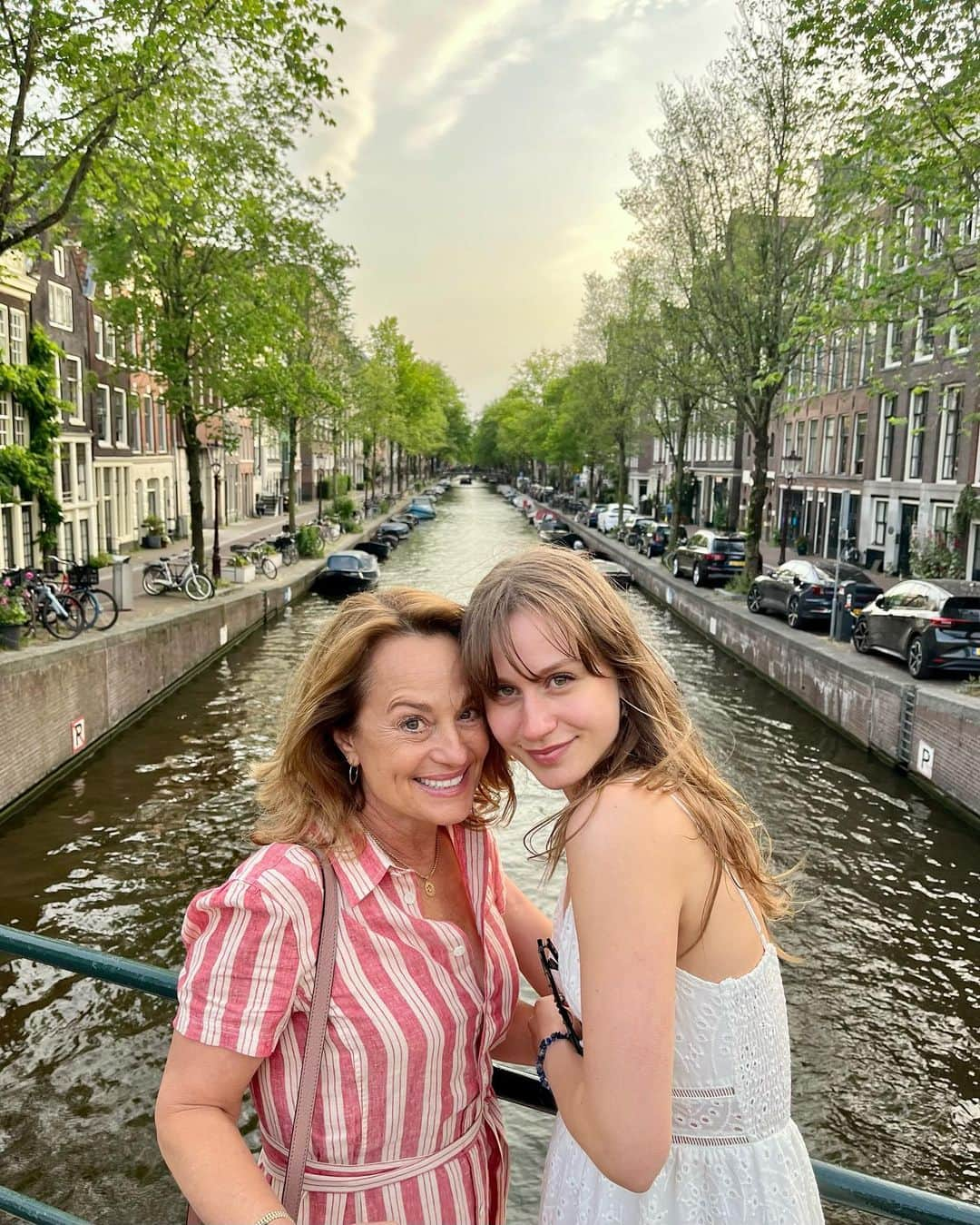 ティム・ディケイさんのインスタグラム写真 - (ティム・ディケイInstagram)「Found these people in Amsterdam. It makes sense…everyone there is beautiful.」7月17日 7時57分 - tim_dekay