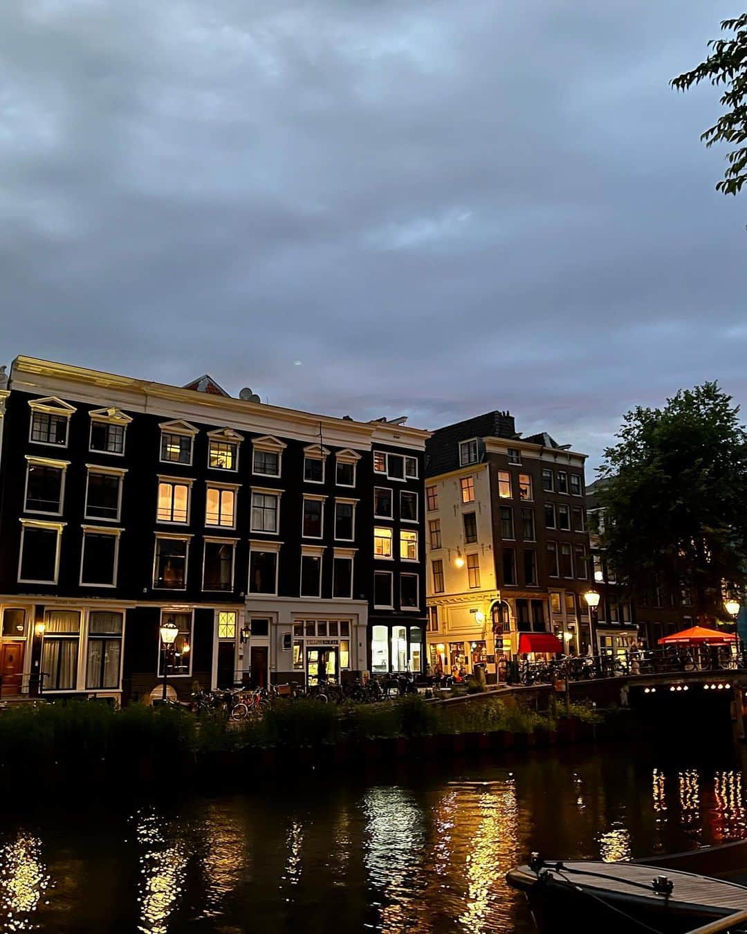 ティム・ディケイさんのインスタグラム写真 - (ティム・ディケイInstagram)「Found these people in Amsterdam. It makes sense…everyone there is beautiful.」7月17日 7時57分 - tim_dekay