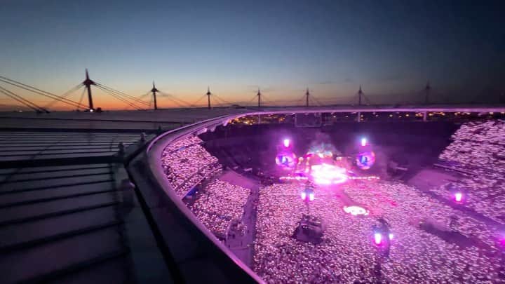 Coldplayのインスタグラム：「My Universe  Stade de France, Paris 16 July 2022 #ColdplayParis #BTS 💜」