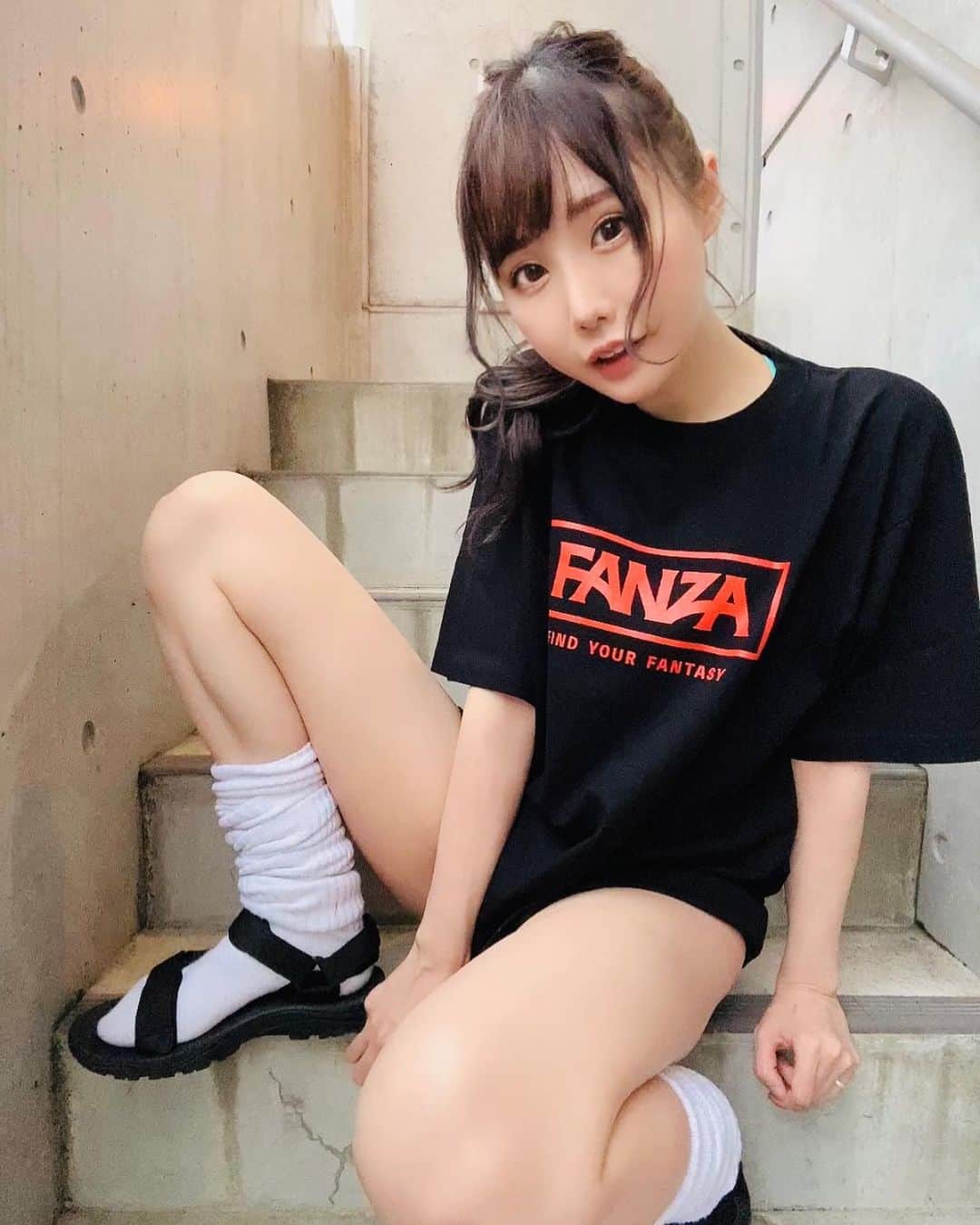 稲森美優さんのインスタグラム写真 - (稲森美優Instagram)「愛しき #fr2fanza #Tシャツ 😩💖#fanzaapparel  #fr2🐇🐇 #ルーズソックス 🧦 #anime #コスプレ #cosplayer #グラビア #sexy #gravure #サブカル  #subculture #adult #かわいい #ファッション #モデル #グルメ ...