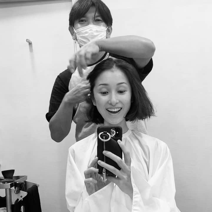 花原緑のインスタグラム：「/ シルエットだけお伝えして あとはお任せ！  絶大なる信頼感！！ いつもありがとうございます🥰  thanks to  THE GLOBES 森泉さん　　  @theglobes_moriizumi  #haircut #hairstyle #bobhair #あごラインボブ  #結べる長さ」
