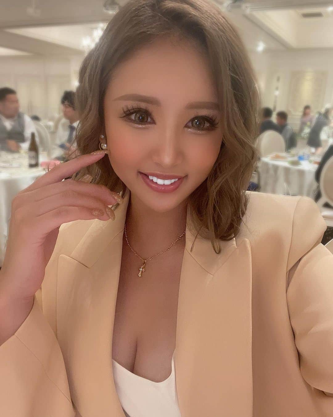 藤咲ひなたのインスタグラム：「毎日不安で毎日楽しくて毎日笑って 毎日誰かに助けてもらって支えられて 感謝が絶えない。  大好きな人が笑って過ごしてくれてるだけで 自分も幸せになれるし笑って過ごせる。  これからも感謝と笑顔が絶えない日々を送りたい。  って思ってみたから書いてみた。  2連休死ぬほど寝たいと思います。 おやすみなさい。笑笑」