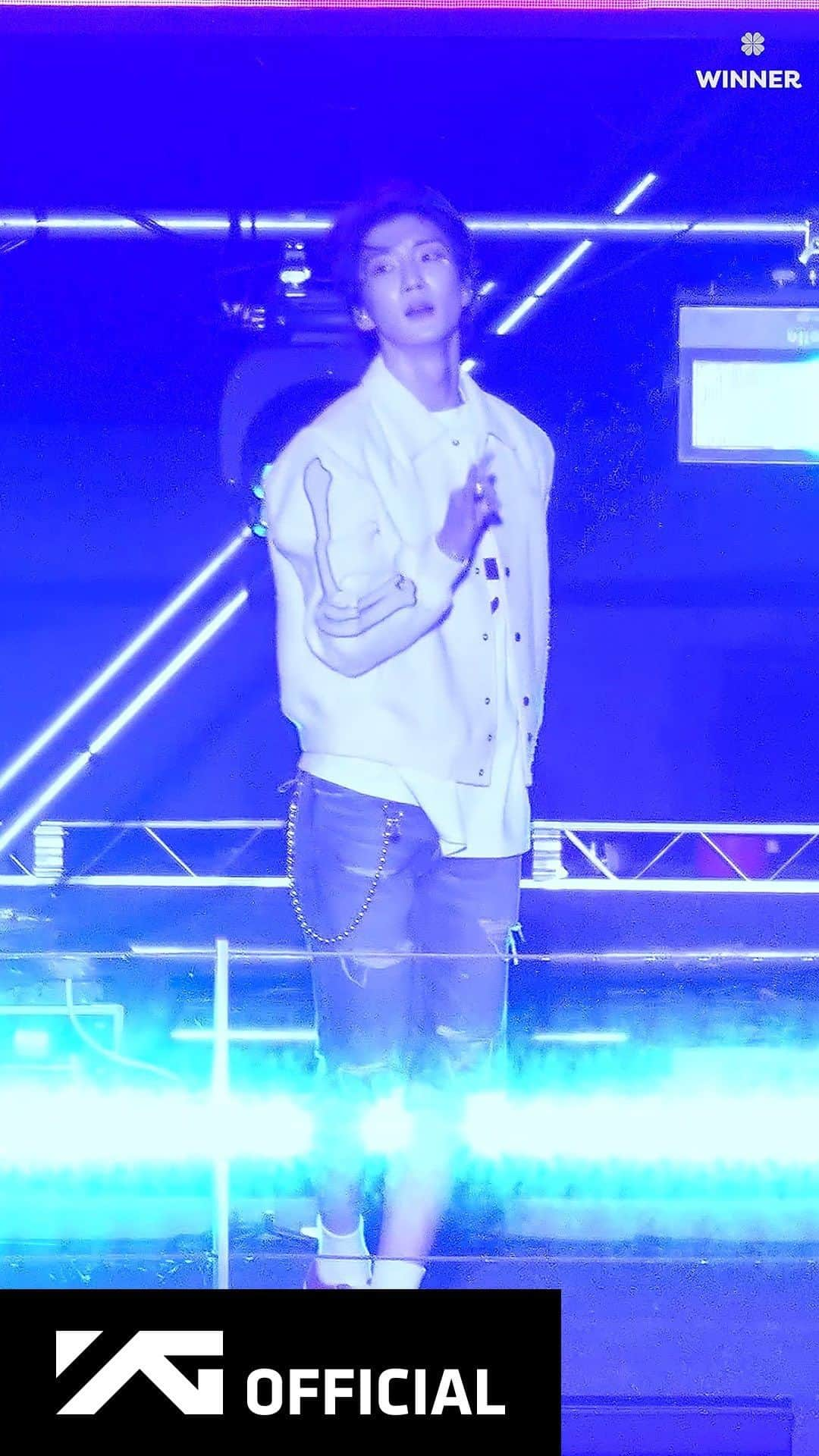 WINNERのインスタグラム：「[☁️WINNER☁️] HOLIDAY IN THE CITY ‘I LOVE U’ FANCAM #HOONY   ▶️https://youtu.be/TG8AxpXVj8g  #WINNER #위너 #HOONY #이승훈 #4thMINIALBUM #HOLIDAY #TITLE #ILOVEU #SPECIALSTAGE #HOLIDAYINTHECITY #FANCAM #YG」