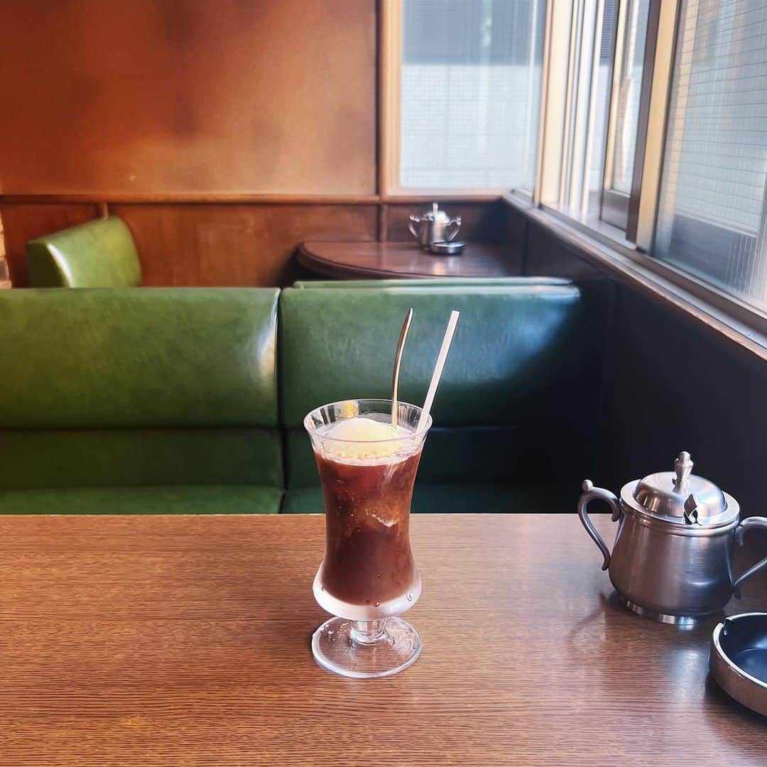 ryokoのインスタグラム：「▪︎  暑い日の午後のコーヒーフロート  .」