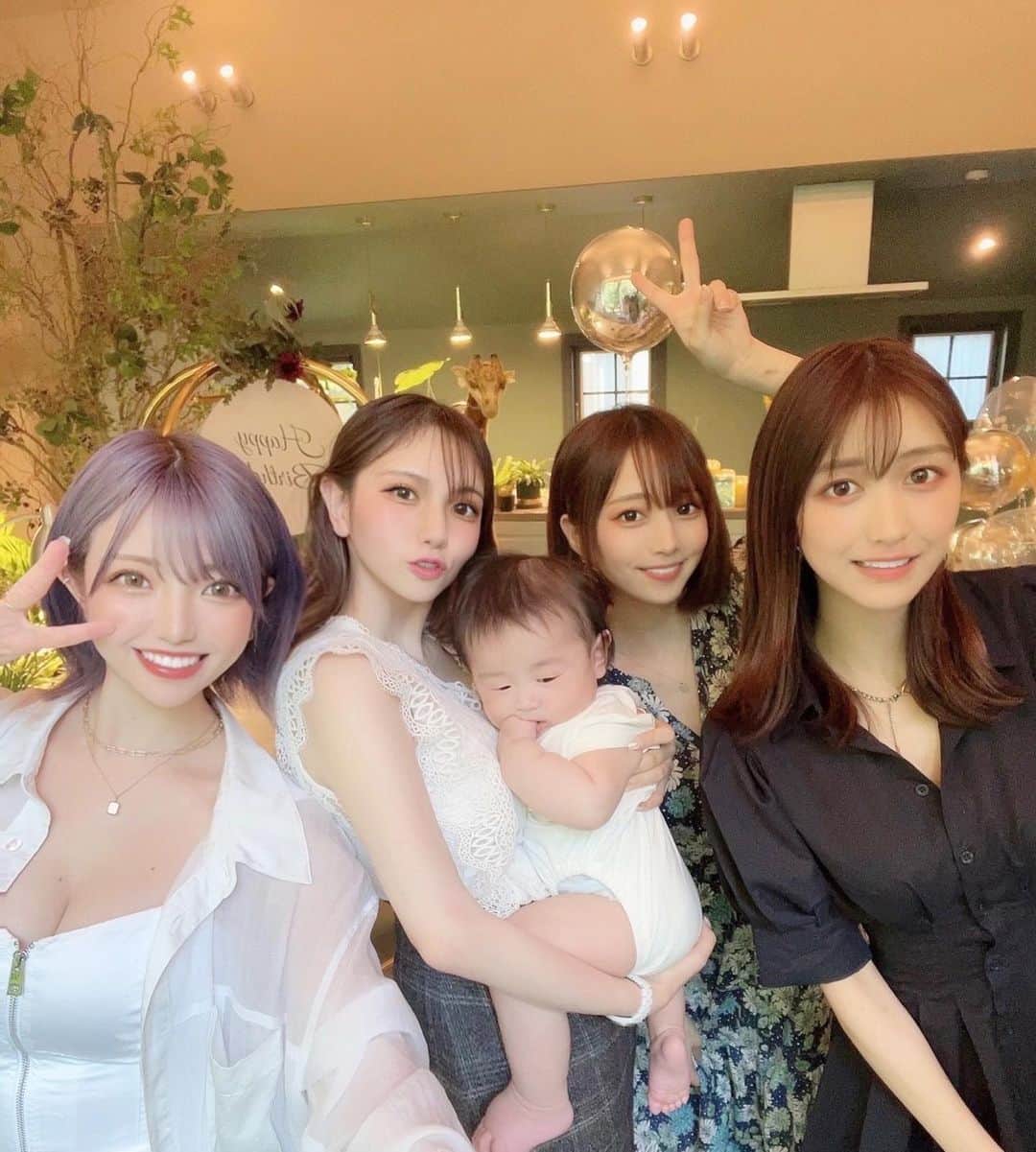 のインスタグラム：「息子っち可愛いみんなに べったり甘えてた💓笑」