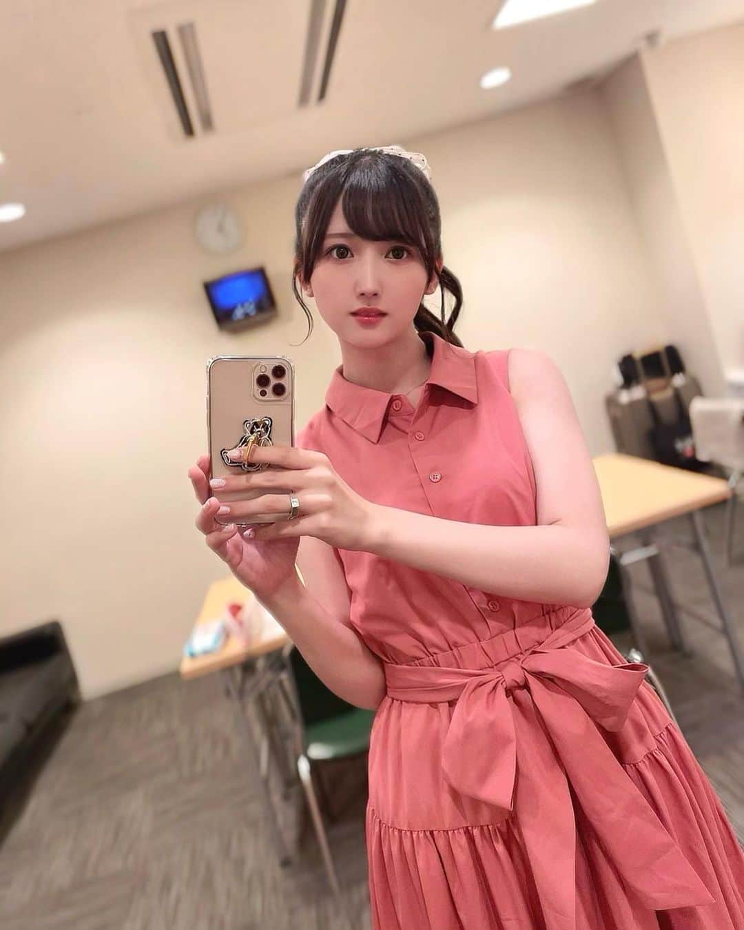 岡田夢以のインスタグラム：「𓂃٭  少し前にきた 私服衣装 🍧 リボンはメイクさんにお借りました… .*」