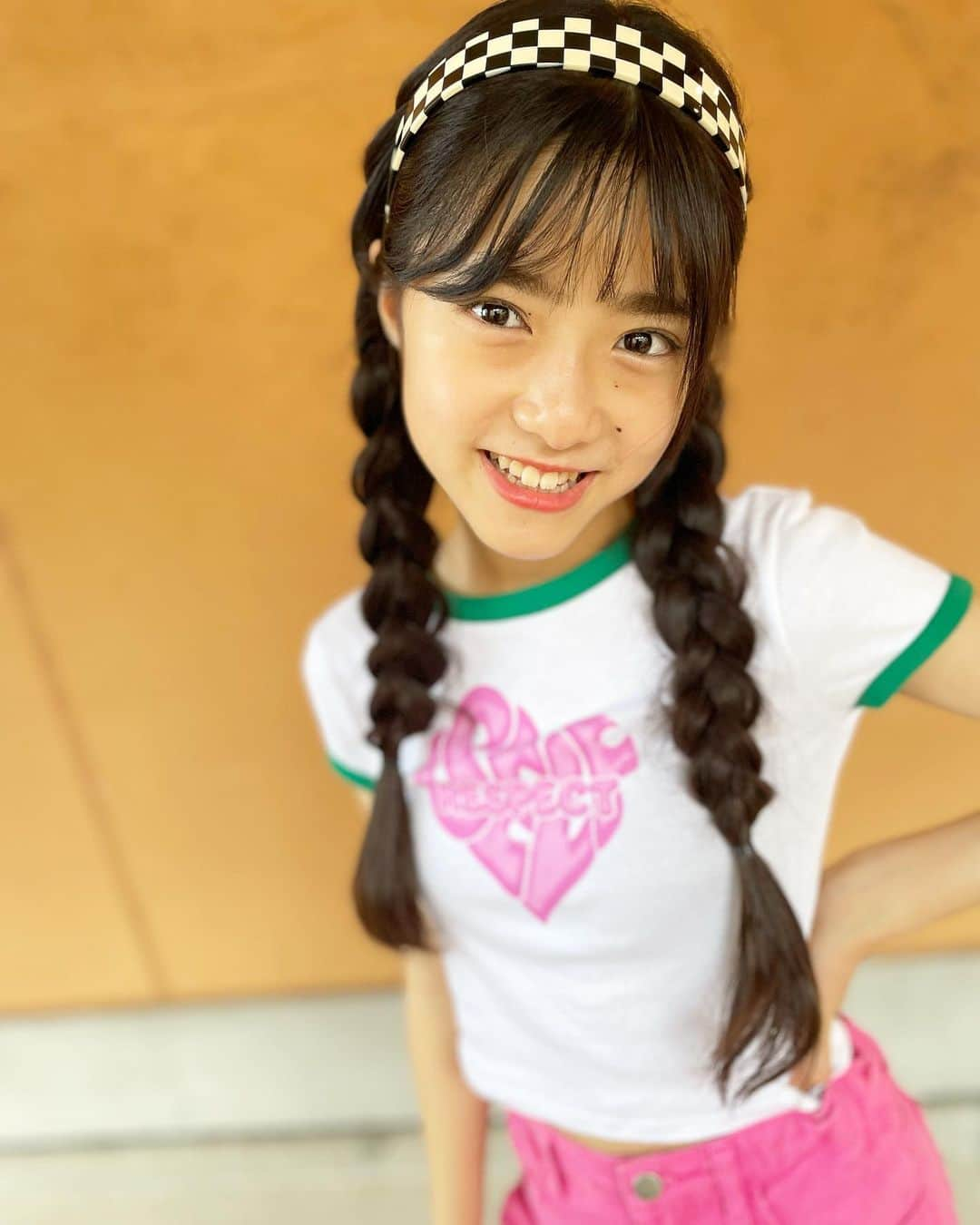 豊川亜咲さんのインスタグラム写真 - (豊川亜咲Instagram)「💖💚💖💚 カラフル三つ編みあーちゃん👧🏻💓 @shein_japan のピンクパンツ ヘビロテちゅう😗🫦 #shein  #hm #三つ編み #カラフルコーデ」7月17日 21時48分 - a_chan_1o3o