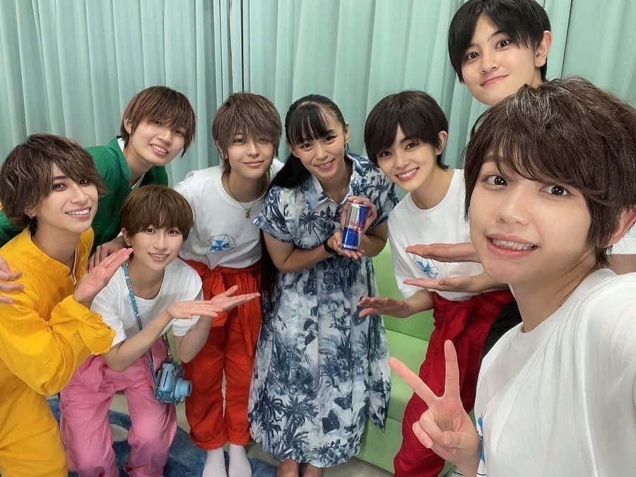 浦えりかのインスタグラム：「魔界の公演後は風男塾の12時間配信にゲスト出演させていただきました😊 新メンバーの4人とははじめましてだったのですけどみんな良い子で風男塾に入ってくれてありがとうの気持ちでいっぱいです💛💓💚🧡💙❤️💜💙  深夜にお邪魔しました🤣  #風男塾」