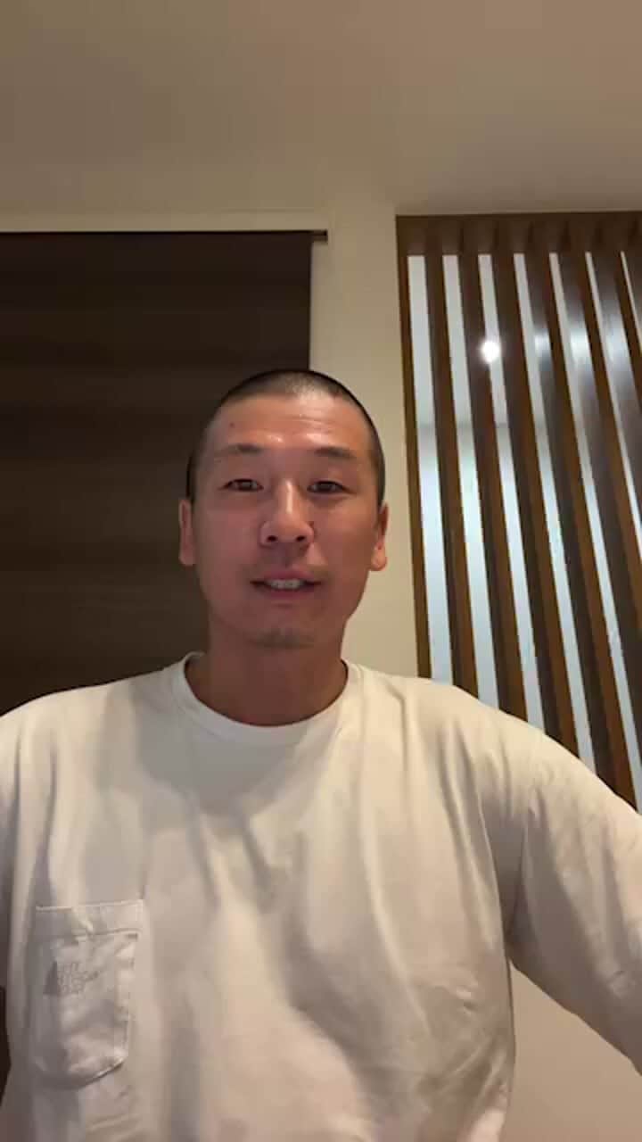 佐々木明のインスタグラム：「Live Vol.1 〜再起をかけた復帰への挑戦〜  本日は約１０００人もの多くの皆様にご視聴いただきました。普段僕がライブをすると最大50名です。。 びっくりして喋りたい事全部飛びました。  しかしこれほどまでに多くの皆様にご視聴頂けたことは皆様がシェアや口コミで拡散してくださったおかげです。 本当にありがとうございます🙇これがコミュニティの力なんだなって温かい気持ちと闘争のスイッチも同時に押してもらいました。  皆様のおかげです。  そして最後にお願いさせていただいた事。  7/19 夜10：00より @readyfor.official よりクラウドファンディングに挑戦させていただきます 検索は「佐々木明　レディフォー」とても悩みましたが共に歩み共に目指せる仲間を募りたいと思い挑戦することに致しました。何卒皆様のご支援よろしくお願いいたします。  今日はみんな本当にありがとう！  想像をはるかに超えるほど注目してもらっている事だけが唯一の僕の誤算でした。  もう自分一人じゃないんだ。 そう思える強い気持ちを更に強くできる時間でした。  しつこいけど本当に有難うございます！！」