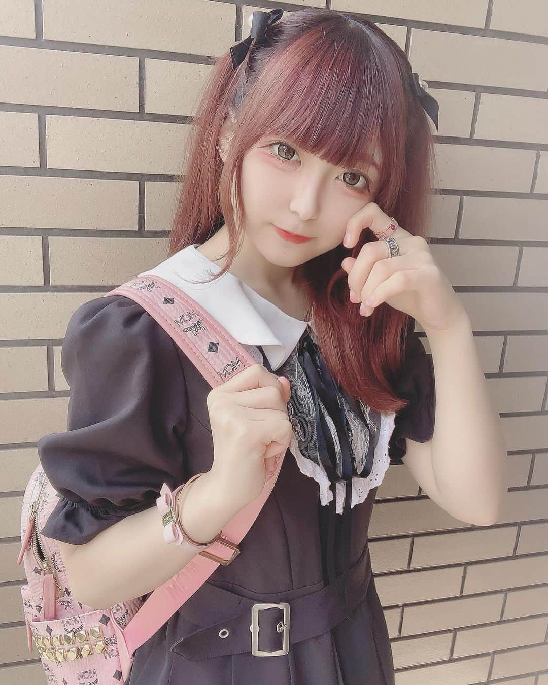 高梨あいのインスタグラム：「💖🎀 推してくれなきゃ、"ぴえん"だよっ！ ・ ・  #自撮り #自撮り女子 #selfie #selfies  #地雷系 #地雷女子 #地雷系女子 #派手髪 #pinkhair #ハイトーンカラー #赤髪 #ankrouge #ferragamo #coach #mcm  #justindavis #viviennewestwood  #21years #21yearsold  #Japanesegirl #likeforlikes #l4l」