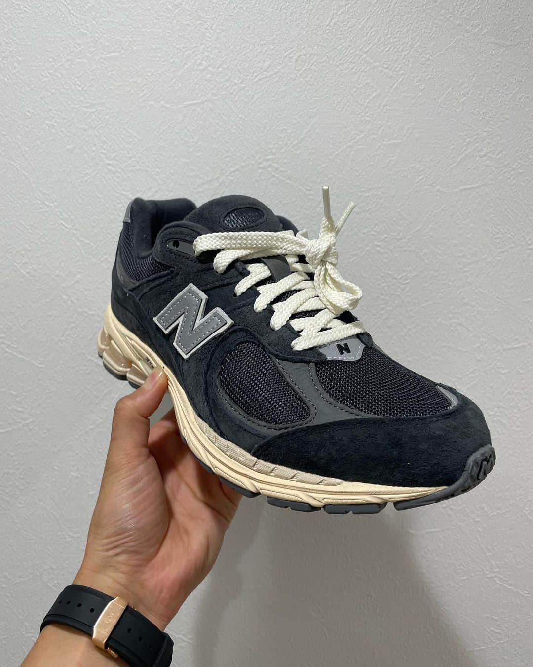 菊田竜大さんのインスタグラム写真 - (菊田竜大Instagram)「ダークネイビー。 とても良い。  #m2002rho #newbalance」7月17日 22時52分 - hanaco_kikuta