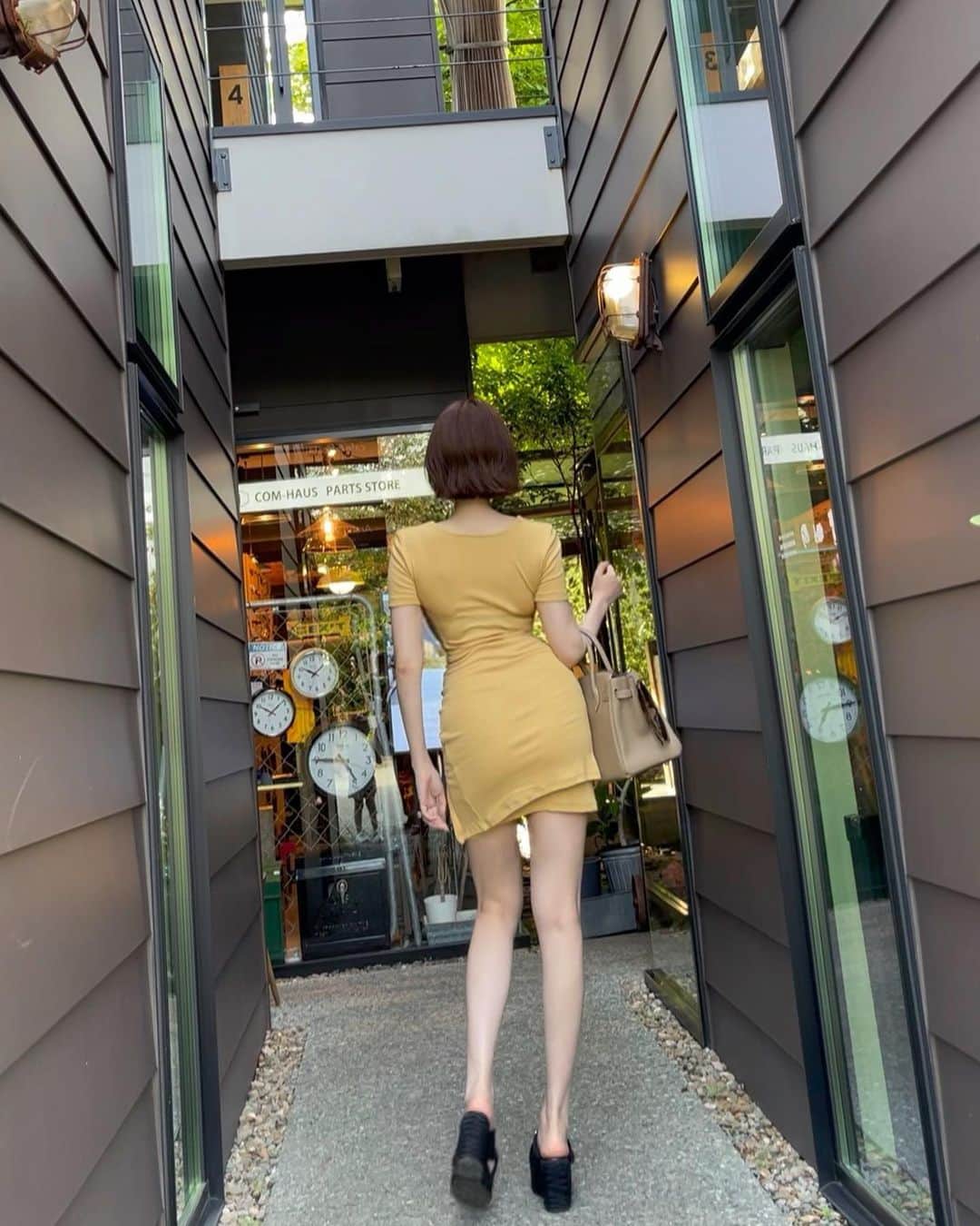 のインスタグラム：「ノーマルカメラ📸 @yuijk422 写真上手🥹  黄色って明るすぎて派手に見えたり 子供っぽく見えたり、なんか難しい色だと思うけど  この色は絶妙✨✨✨ 落ち着いてて大好きな色💛  ブルベの私にも合うし イエベの方にも合いそう😌」