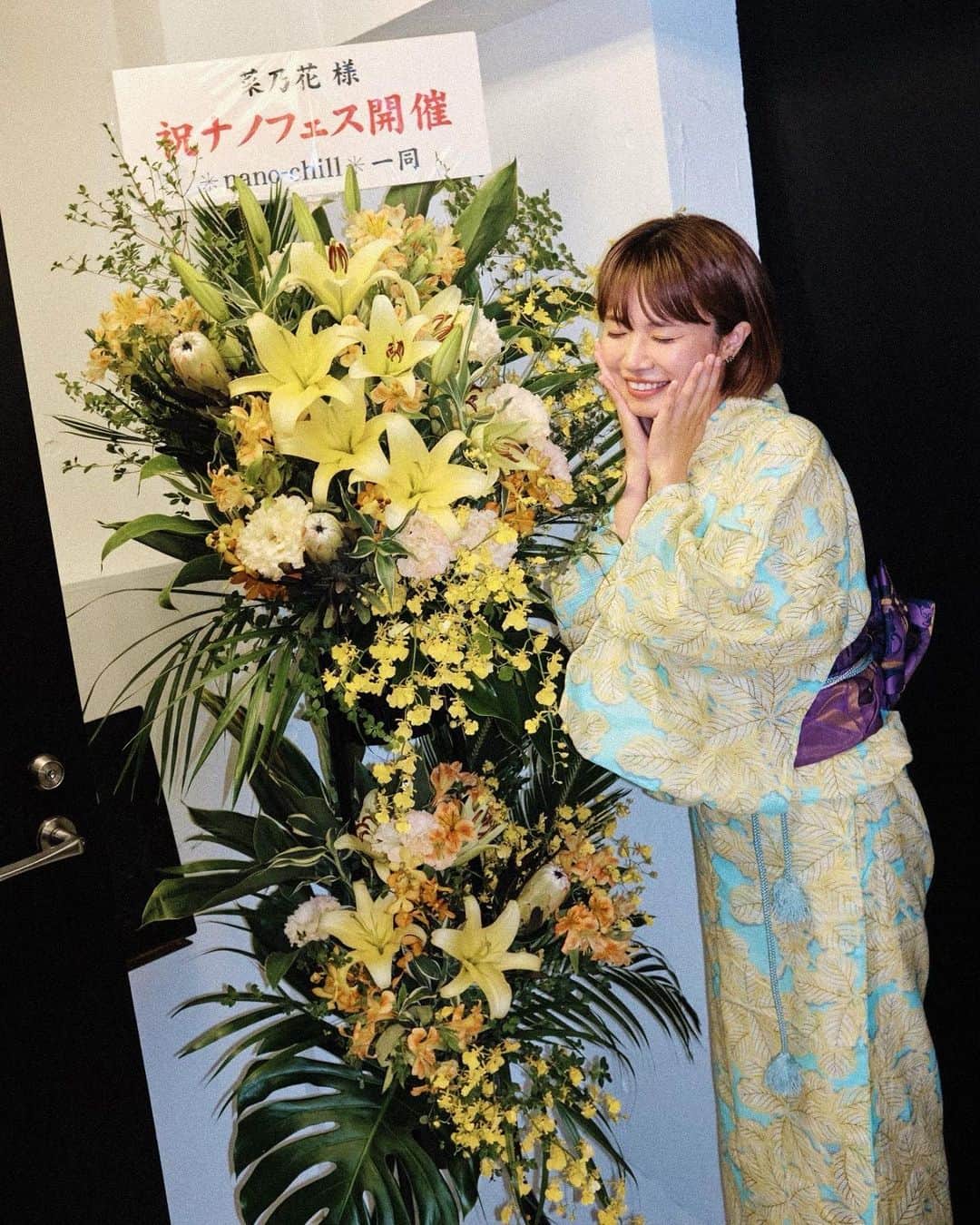 菜乃花のインスタグラム：「🌼  まずはアフターパーティ めちゃくちゃ楽しかったです！  お越しくださった皆さん、 本当にありがとうございました！  こんなに楽しめたのは、 みんなが楽しんでる顔がたくさん見れたかならだなぁ〜と思います😌  開催までとても長い道のりで、 周りの方に助けて貰って支えられてようやく開催できたナノフェス。  しかし、毎日とてつもない雨で気軽に来て貰える状況ではなくて、それでも土砂降りの中駆けつけてくれた方々がいて、本当に嬉しかったです。そんな方達に支えられて私は今も活動できてます。何度も言わせて下さい。本当にありがとうございます。  今回のテーマソングの「TANABATA」は、 また偶然七夕の夜にあの人に会えたらという歌でしたが、  ファンの皆さんにはまた来年も、 1年に1度の七夕の誕生日のイベントに会いに来てくれたらいいなぁと思います。(他にもイベントあるから来れる方は全力で会いに来てね)  ナノフェス現地開催は終わりましたが、MV、メイキング映像、など公開されておりますので引き続き今回の作品「TANABATA」をフォトブックと合わせて楽しんで頂けたらと思います。  また来年も一緒に盛り上がれますように！🎋✨」