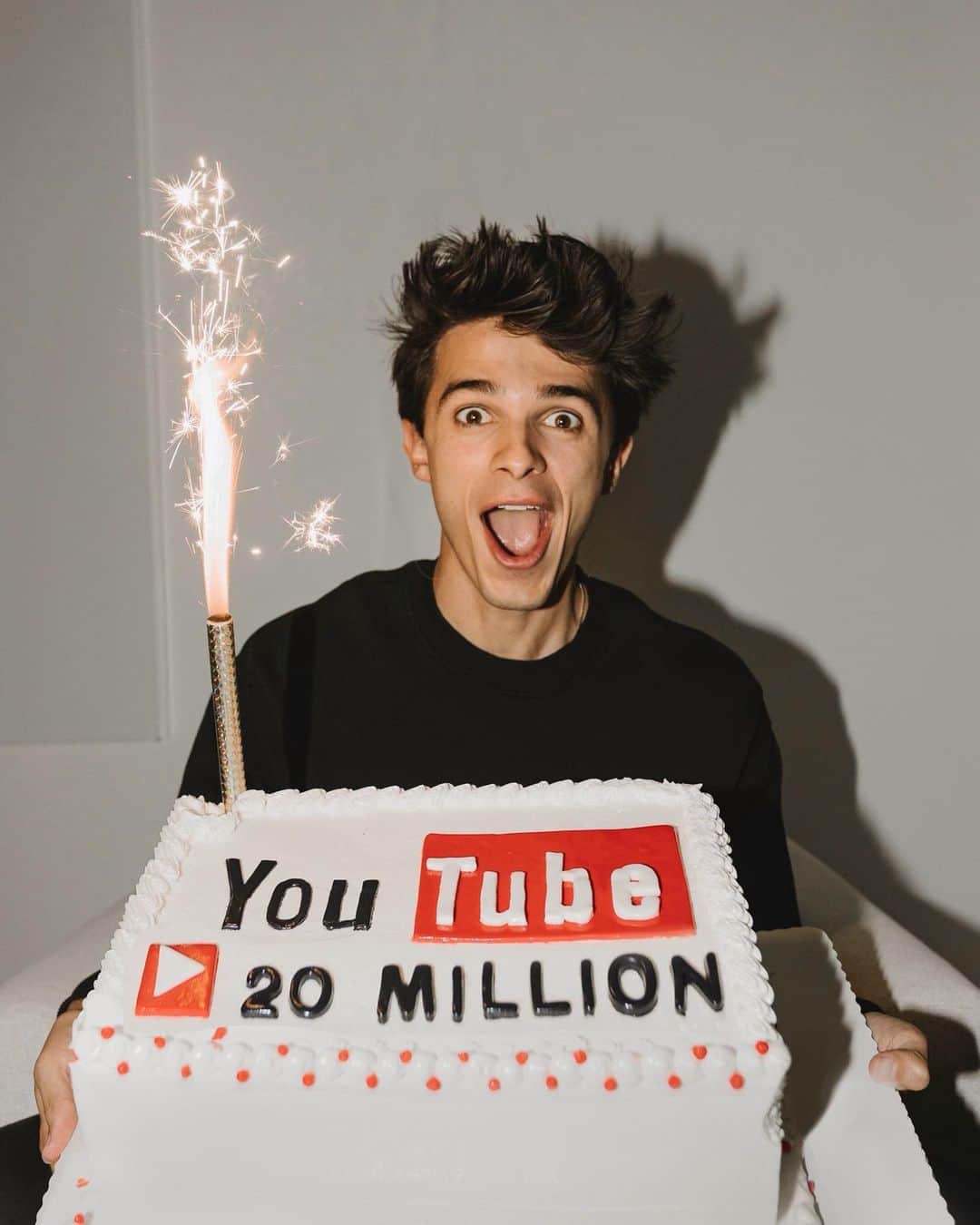 Brent Riveraさんのインスタグラム写真 - (Brent RiveraInstagram)「We hit 20 million subscribers on YouTube!!😍❤️ I literally am so thankful for your guys’ support :) love love love<3」7月18日 1時17分 - brentrivera