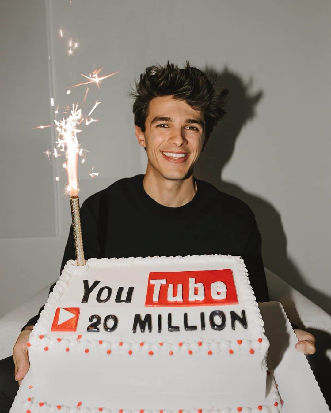 Brent Riveraさんのインスタグラム写真 - (Brent RiveraInstagram)「We hit 20 million subscribers on YouTube!!😍❤️ I literally am so thankful for your guys’ support :) love love love<3」7月18日 1時17分 - brentrivera