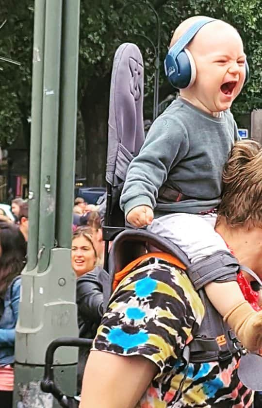 セバスティアン・ソーブのインスタグラム：「Introducing the #BerlinTechnoBaby who had the most fun at the #loveparade possible!  newly called #ravetheplanet. Thankyou @dr_motte for the experience again after 25 years when I was a kid!   #technobaby #ravetheplanet2022 #loveparade2022」