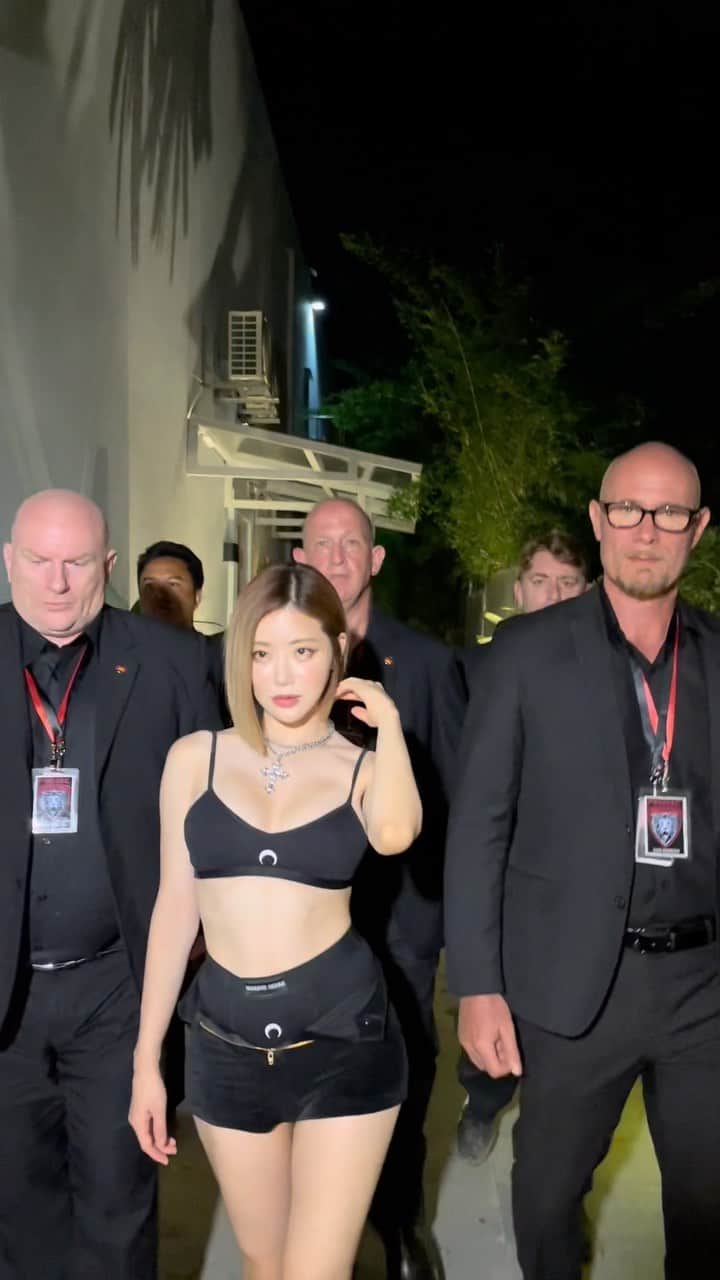Dj Sodaのインスタグラム：「3년만에 아시아 투어중🖤」