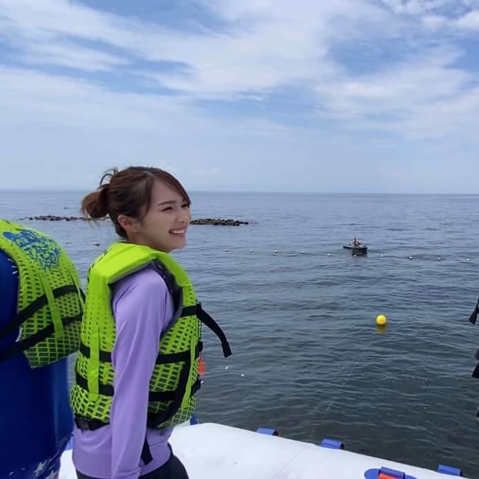 柴田美奈さんのインスタグラム写真 - (柴田美奈Instagram)「. 生中継。久しぶりに身体を張りました🌞 5.5メートルの高さから海へ🏊‍♀️ 勢いよくドボーン！したかったのですが、 なんだか、そうめんのような落ち方になってしまった🤣 ぬるっと…笑笑 ⁡ #海の日」7月18日 12時40分 - mina__shibata