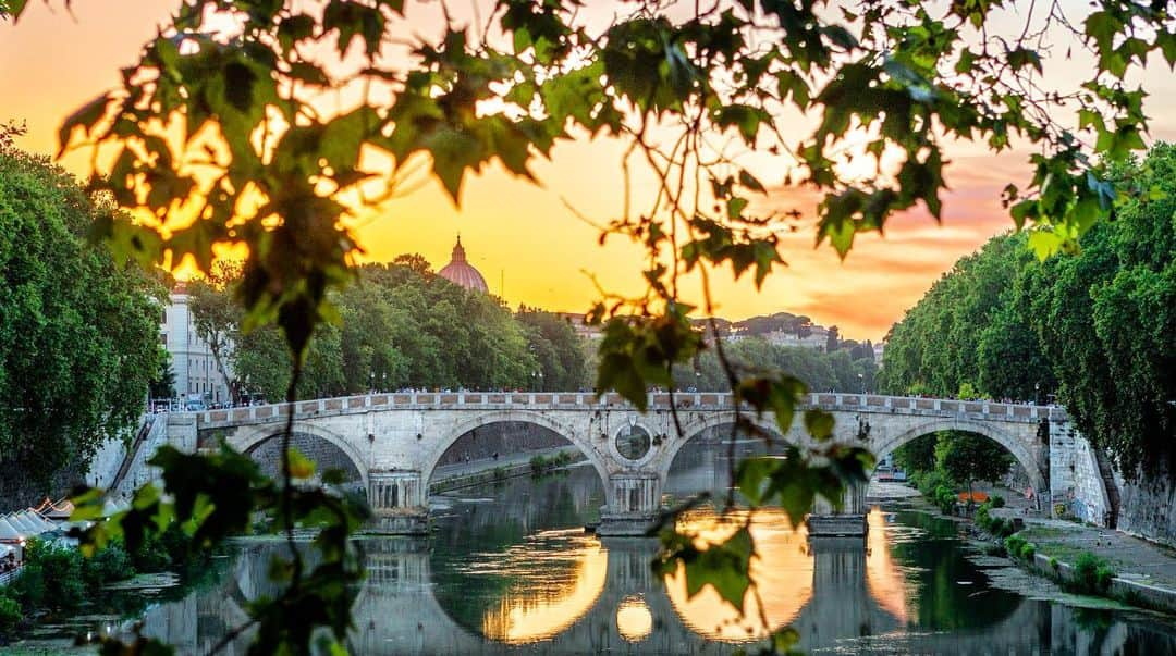 ボー・マーショフさんのインスタグラム写真 - (ボー・マーショフInstagram)「This was last week in Rome😊😊 What is your favorite city? Rome is up there for me #rome #photography」7月18日 4時34分 - beau_mirchoff