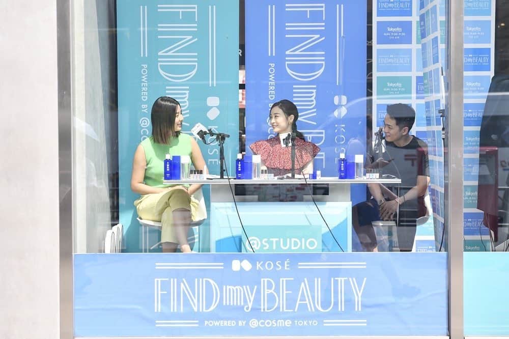 のインスタグラム：「『FIND my BEAUTY』Tokyofm よろしければ、radikoなどの聴き逃しサービスでもお楽しみください♪  1週目にリクエストさせてもらったのはテイラースウィフトの「Style」(o^^o)♪  私がフリーアナウンサーとしてこれまで歩んできた道のりや、 若かりし頃に肌荒れした経験から学んだこと、いま意識している血色メイクなどについてお話しました(o^^o)   なにかヒントになれれば、それ以上に嬉しいことはありません♪  #findmybeauty #kose #すみれ #広海 #美 #美容 #新井恵理那 #centforce」