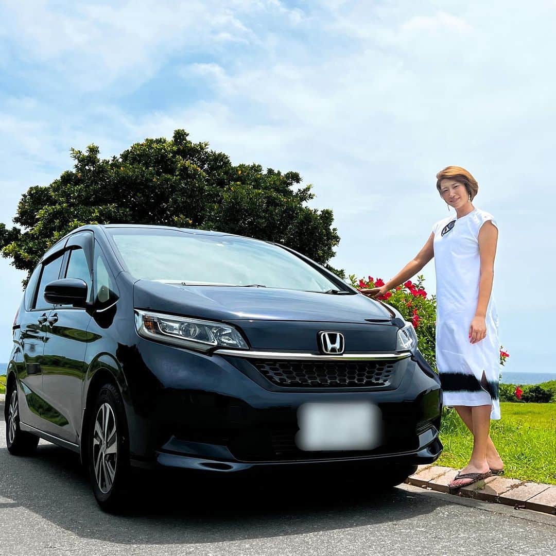 のインスタグラム：「今回の旅行ではホンダ フリードに初めて乗車✨ 私の身体のサイズでも十分な車内の広さ、高さがあって すっごく運転しやすかったです。 また乗りたいな〜って思う車でした😊 ・ #hondacars沖縄 #沖縄ホンダ #FREED #フリード」