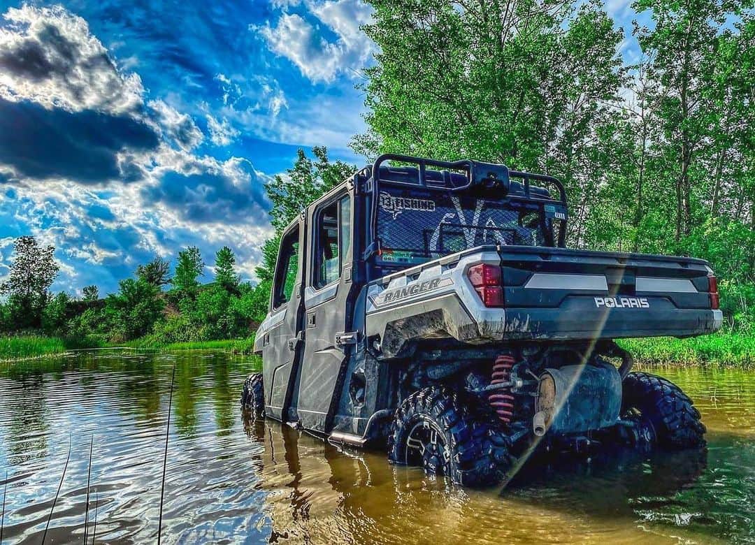 Filthy Anglers™のインスタグラム：「Not sure how we are just seeing this Filthy off road vehicle from @breeyawnuh - absolutely amazing! Appreciate the support, those hooks look solid and I want a ride on that beauty! www.filthyanglers.com #fishing #filthyanglers #outdoors #bassfishing #atv #nature」