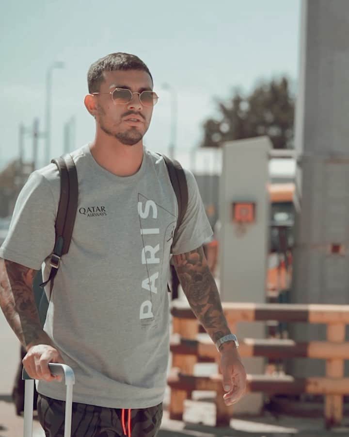 のインスタグラム：「Japón tour 🇯🇵 Parte 1 👏🏽✈️  🎥 @psg @tomap95  🎬 @pros.mkt   ✈️🔵🔴 @qatarairways   #japon #japontour2022 #psg #icicestparis #allezparis #paris #bepros #leoparedes」
