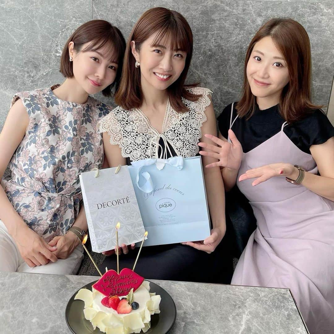 仁藤みさきのインスタグラム：「まなみん @mana_0619 のお誕生日やっとお祝いできた🎂  もう10年目くらい✨ 仲良し💓」
