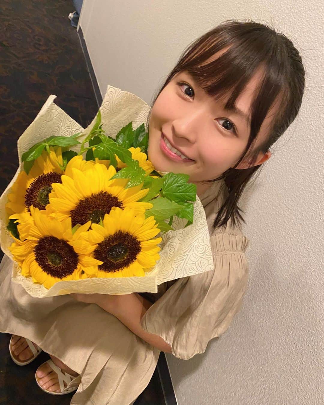 百川晴香さんのインスタグラム写真 - (百川晴香Instagram)「ひまわり🌻🌻🌻 #お花 #ひまわり #かわいい #アイドル #japanesegirl #followme #flower」7月18日 14時51分 - momokawaharuka