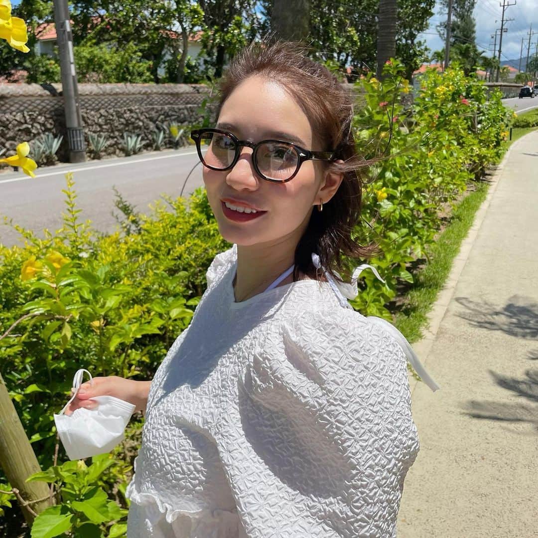 のインスタグラム：「. 時差投稿📷.. この前久しぶりに石垣に🥺✨ . 沖縄行った時は毎日雨だったから びびってたけど、、、笑 びっくりするくらい毎日晴れ☀️！ 歩いてるだけで幸せ← 幸せいっぱい旅やった✌️✨ . 日差し甘くみすぎて結構焼けたなぁ。。笑 . . #石垣 #旅行 #晴れ #沖縄 #followme」