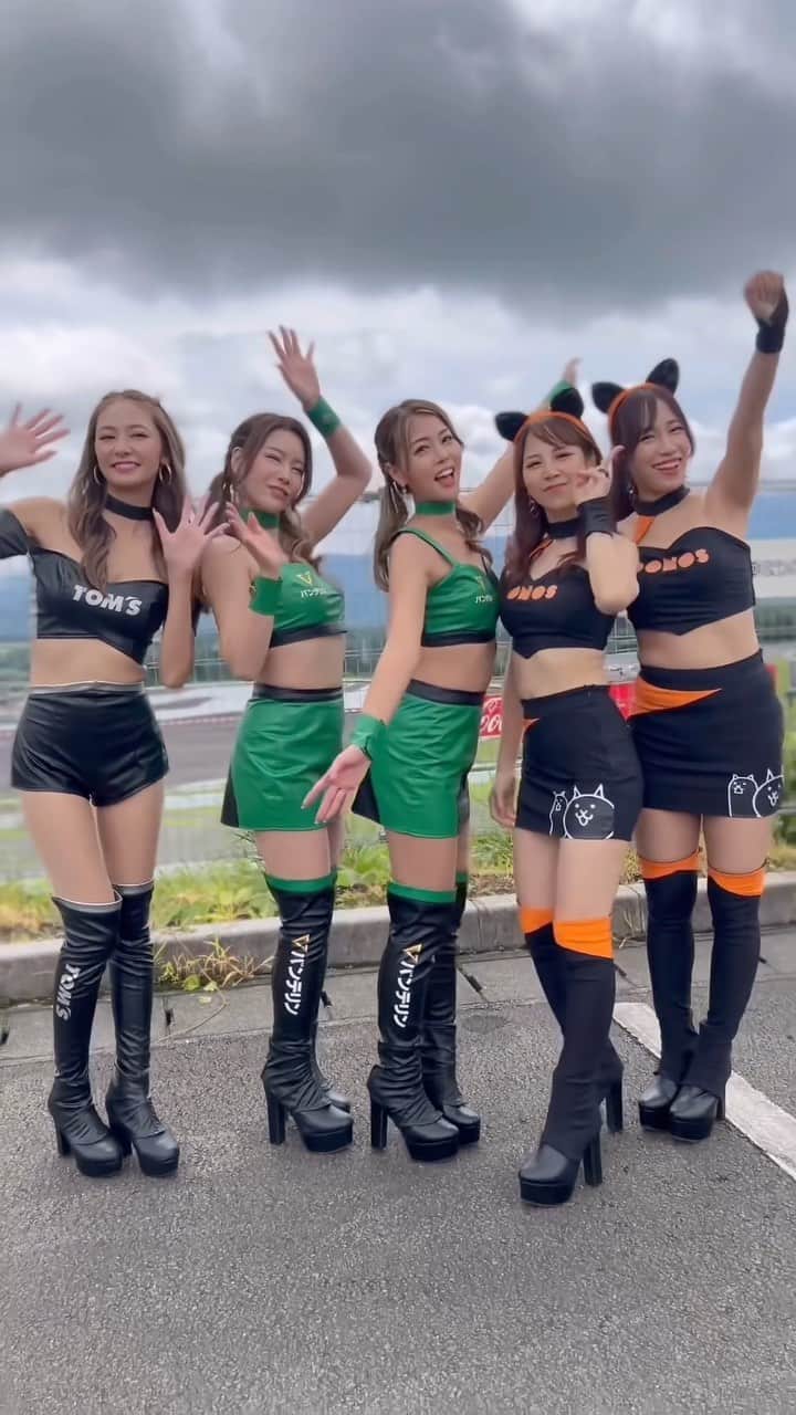 のインスタグラム：「🖤💚🧡  SUPER FORMULAお疲れ様でした💚 三連休何してましたか〜？  #リール #reels #reel #reelsinstagram  #tomsracing #vantelinbeauty #superformula #sformula #sfl #sf#vantelin#kowa#rq#costume#circuit #無加工#無加工グラム #スーパーフォーミュラ#バンテリンビューティー#レースクイーン」