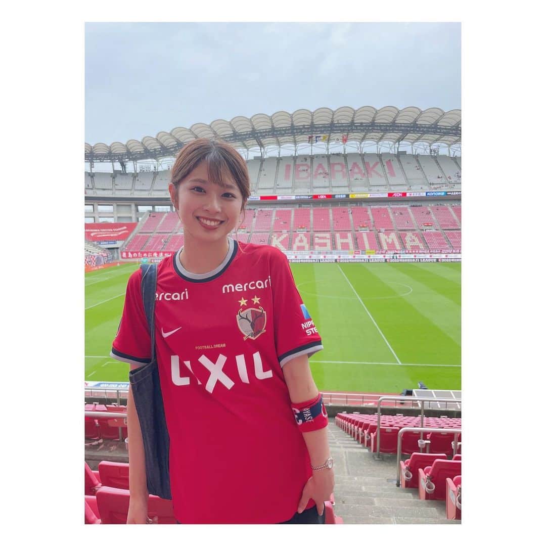山本里咲のインスタグラム：「先日、久しぶりにアントラーズの試合を観に⚽️🦌  試合中はほとんど雨もふらず、 ハラハラドキドキしながら最後まで存分に楽しみましたー！ いい試合だった😭🌟  もつ煮込みと牛串も必須ですよね、、  試合前に鹿島神宮に行ったり、 カフェに行ったり、 カシマスタジアム周辺でもまったりしてきました✌️  良き休日🌞  #鹿島アントラーズ#antlers#pr#実は#トートバッグ#も#アントラーズ#声出しの#応援#したいかも」