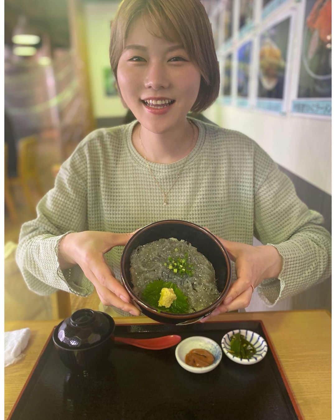 小田結希さんのインスタグラム写真 - (小田結希Instagram)「この間また江ノ島行ってきた🏝  #江ノ島 #生しらす丼 #かき氷 #ミルク味 #海入りたい #バーベキューしたい #おみくじはいつも #怠けずにと書かれてる #はい… #ドラマ名探偵オダ #いつか江ノ島で撮りたい」7月18日 19時04分 - odauedaoda