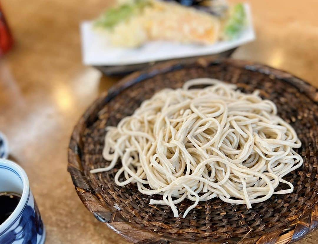 街子さんのインスタグラム写真 - (街子Instagram)「調布をふらりと散策してきました。 深大寺を参拝してから、鬼太郎カフェへ。 妖怪のオブジェが展示されているギャラリーで水木しげる先生にご挨拶してから、美味しい深大寺そばを食べました。 沢山歩いた後は、湯守の里という施設にて黒褐色の温泉に浸かって疲れを癒しました。穏やかな一日でした。  #深大寺そば  #妖怪カフェ」7月18日 19時32分 - machiko801