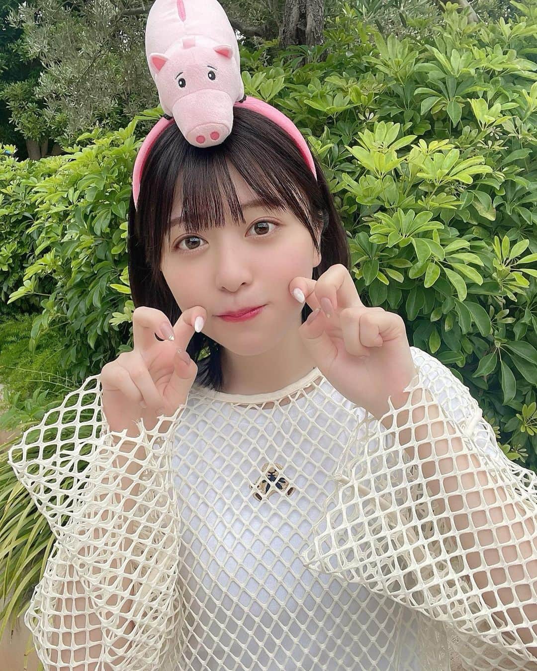 稲岡志織のインスタグラム：「ディズニーいったの😣💓 ⁡ ⁡ #좋아요환영 #오늘의훈녀 #셀카그램 #일상룩 #일상스타그램 #단발머리 #오오티디  #お洒落さんと繋がりたい #私服 #ootd #ボブ #ボブカラー #黒髪ボブ #フィルター #ディズニーシー ⁡」