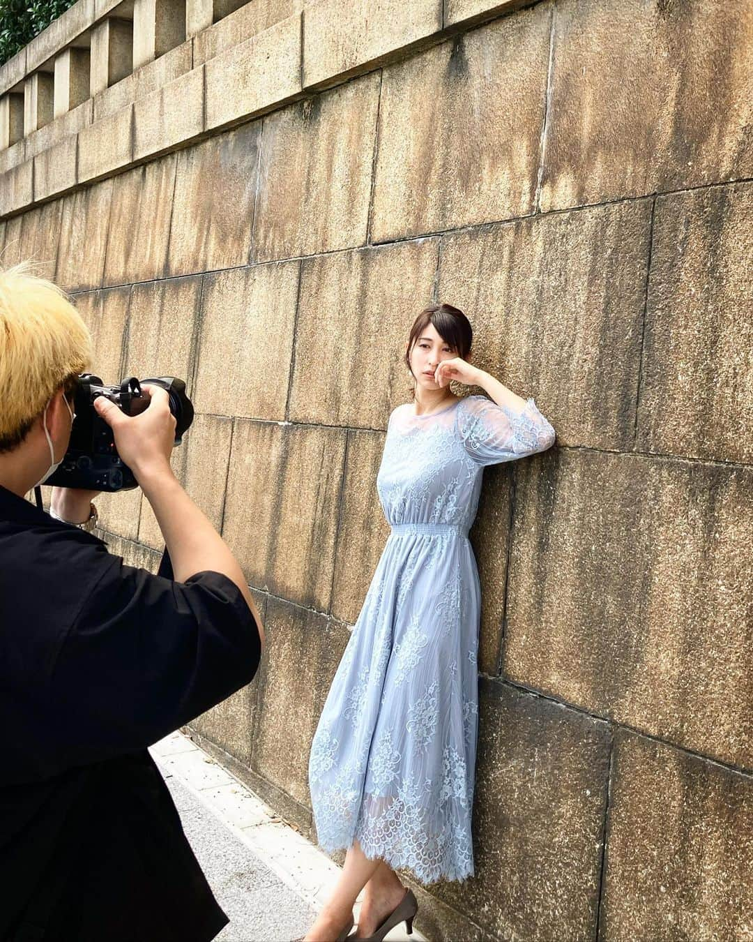 長谷部瞳のインスタグラム：「撮影📸  めっちゃキレイに撮っていただいたよ！ 発売をお楽しみに💗  #近日発売 #取材撮影 #ロケ撮影 #ロケ日和 #てるてる坊主 #効果あり」