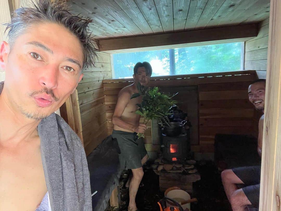 窪塚洋介のインスタグラム：「徳島の魅力 最大再発見✨  自然と自然を愛する人々から、 たくさんチカラ頂きました🤩  お陰様で更にいい未来が描けるぜ🖼🖌🎨  ありがとう❤️🌍❤️」