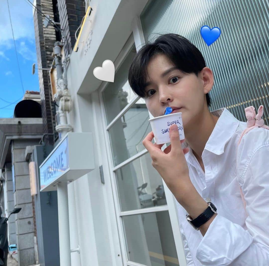 キム・ユネのインスタグラム：「🌽🍦」