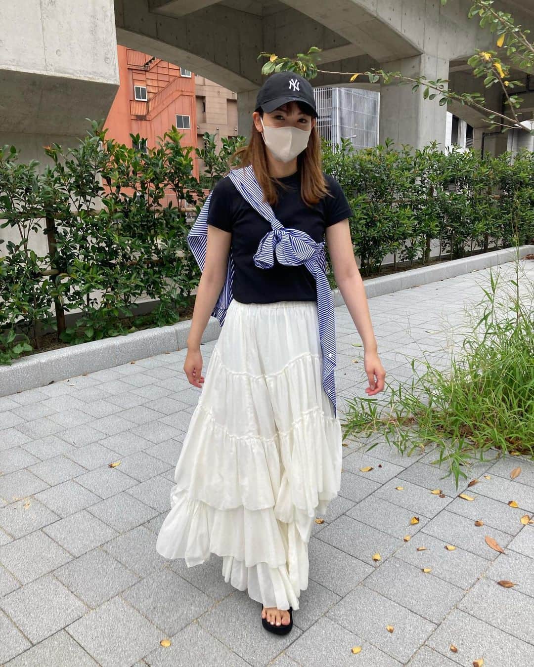 宮﨑真実さんのインスタグラム写真 - (宮﨑真実Instagram)「今日の私服🤎  casaflineのスカートが可愛い🤍  シャツとTシャツはユニクロ🥦」7月18日 20時55分 - miyazakimami.spocom